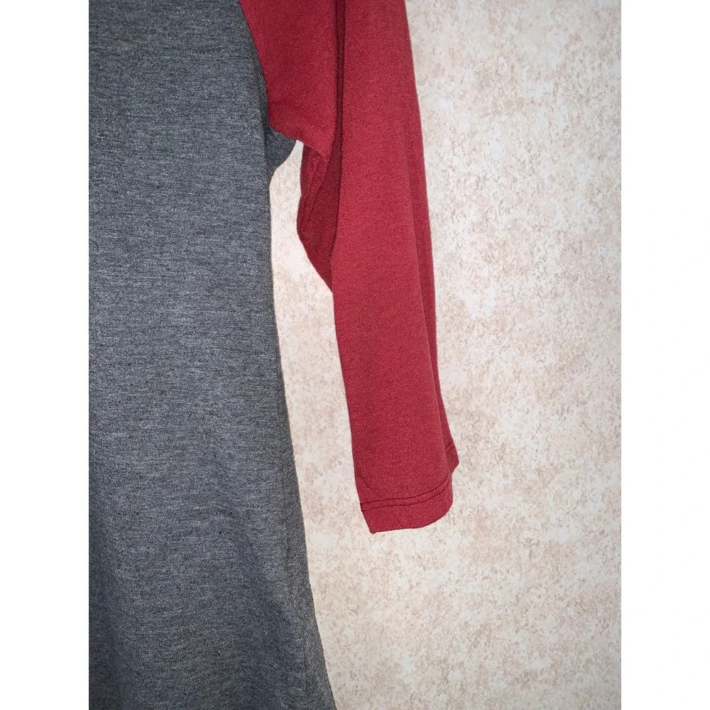 Nike Arkansas Razorbacks Dri-FIT 3/4‎ Sleeve Raglan Shirt Grey Red Womens XS